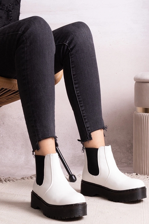 Valged saapad platvormil Lessaya