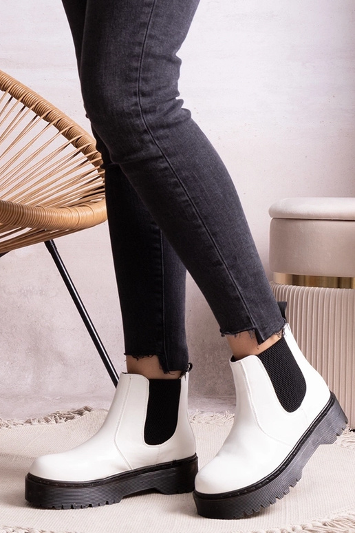 Valged saapad platvormil Lessaya