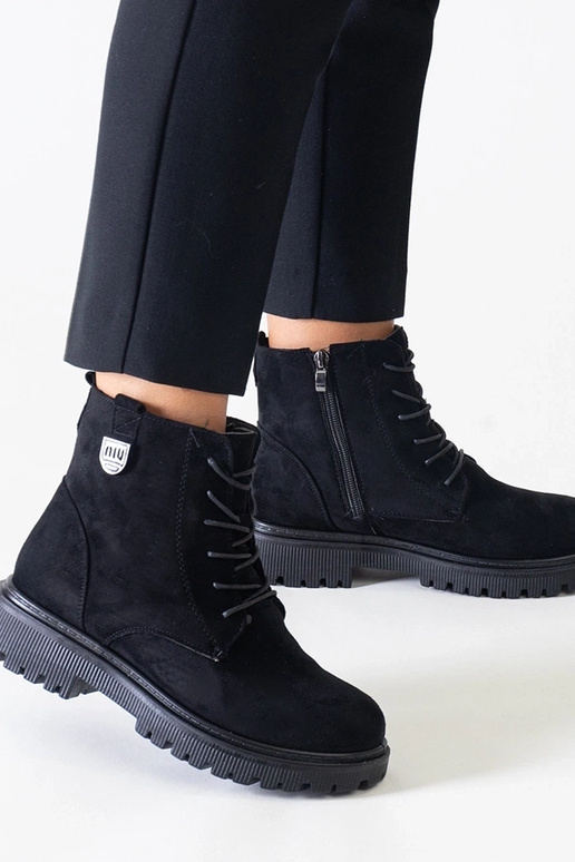 Mustad kunstnahast...