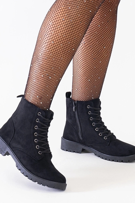 Mustad kunstnahast...