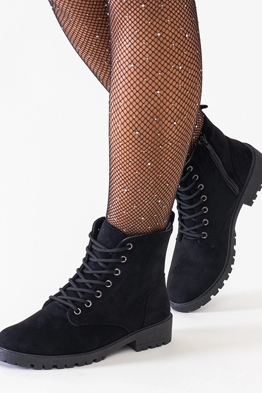 Mustad kunstnahast...