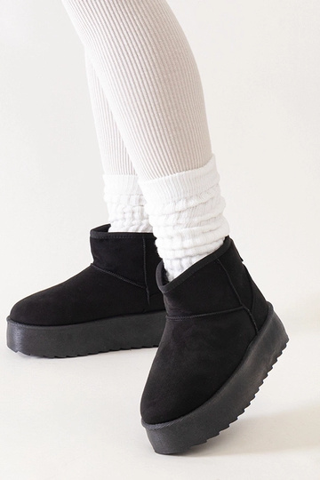 Thaisa mustad casual...
