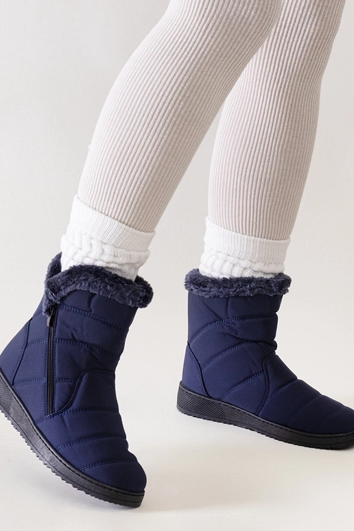 Tumesinised lumesaapad kaunistatud...