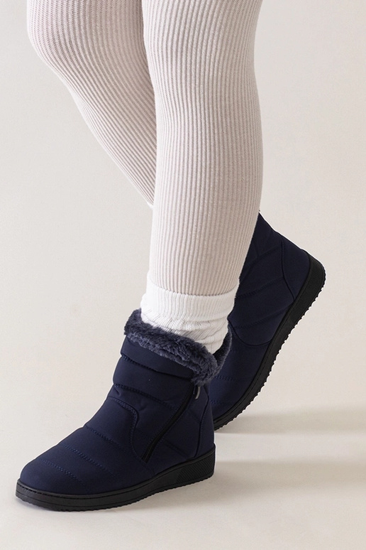 Tumesinised lumesaapad kaunistatud...