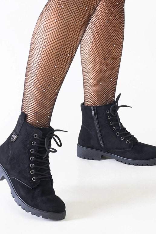 Mustad kunstnahast...