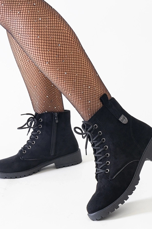 Mustad kunstnahast...