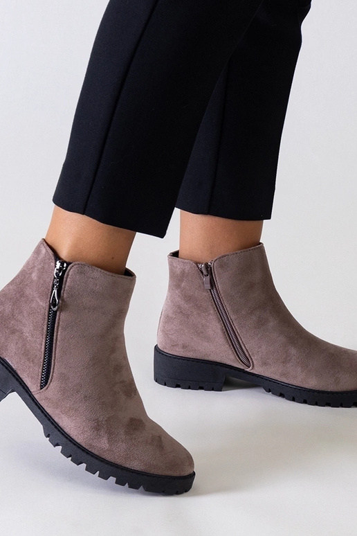 Pruunid poolsaapad metallist...