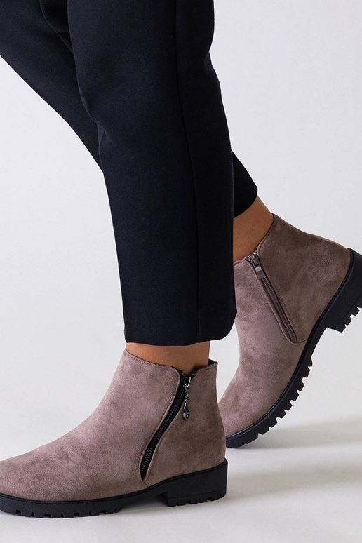 Pruunid poolsaapad metallist...