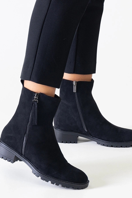 Mustad kõrge platvormiga kingad...