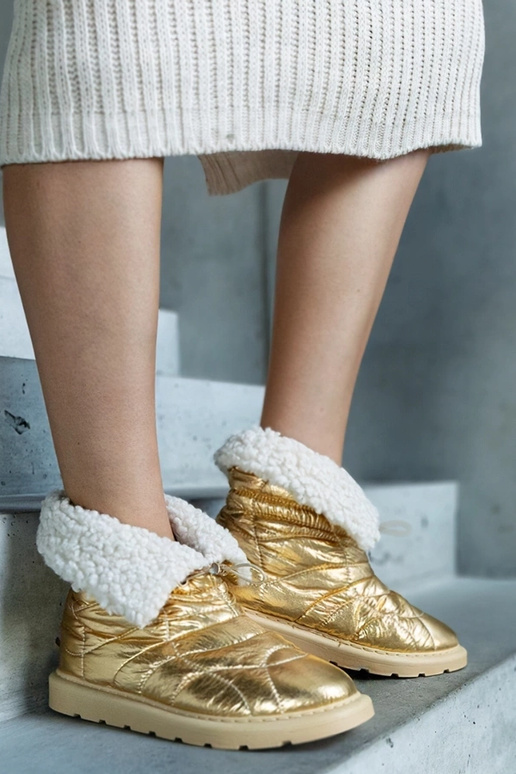 Kuldse voodriga soojad lumekotid...