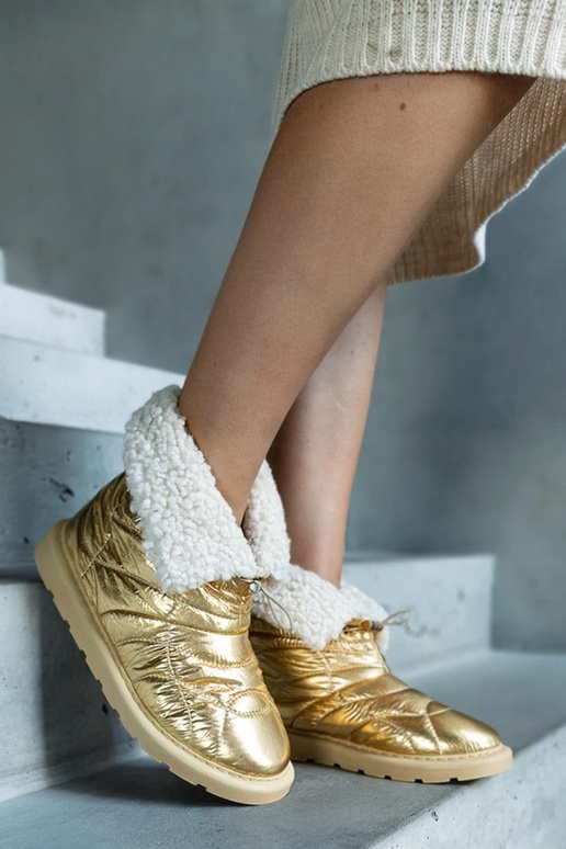 Kuldse voodriga soojad lumekotid...