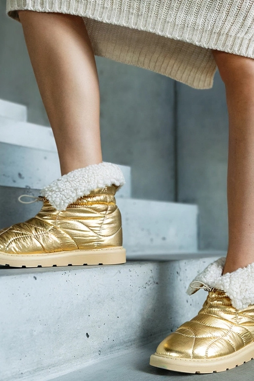 Kuldse voodriga soojad lumekotid...