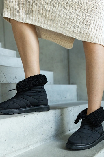 Mustad isoleeritud...