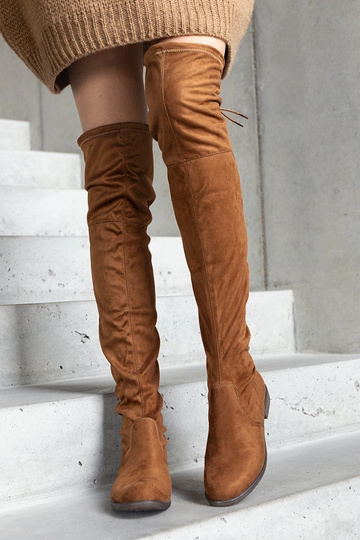 Hallora pruunid kunstnahast...