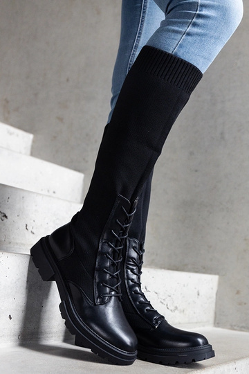 Mustad libisevad saapad... 2