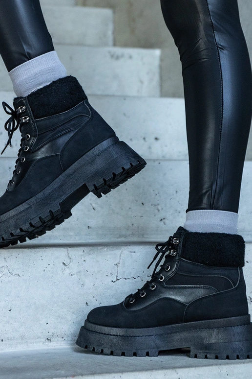 Mustad paksu talla karvaga...