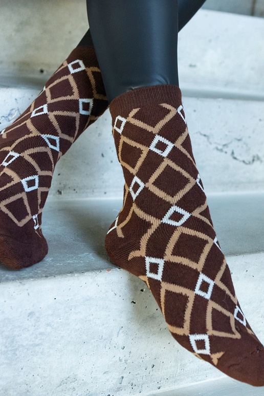 Must-valged soojad sokid Sella