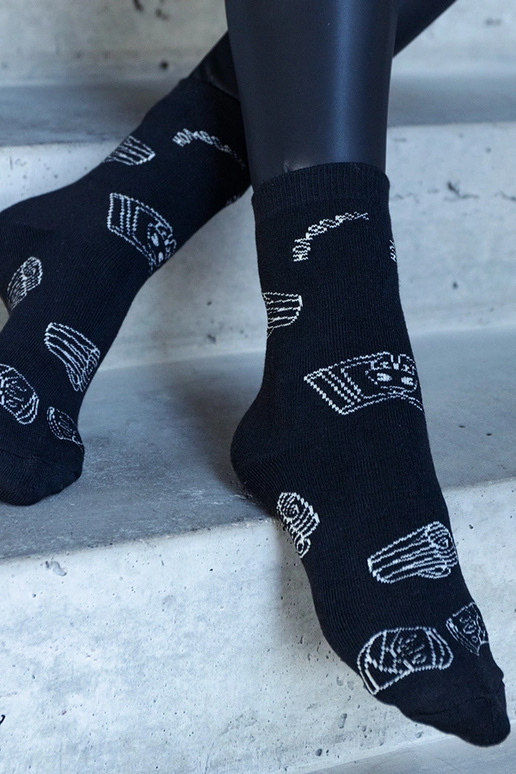 Must-valged soojad sokid Sella