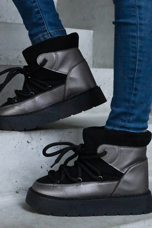 Sapphi musta karvavoodriga...