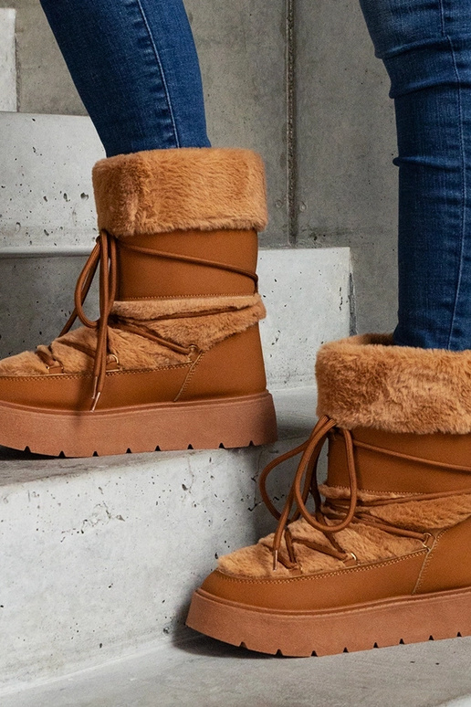 Pruunid isoleeritud nööriga...