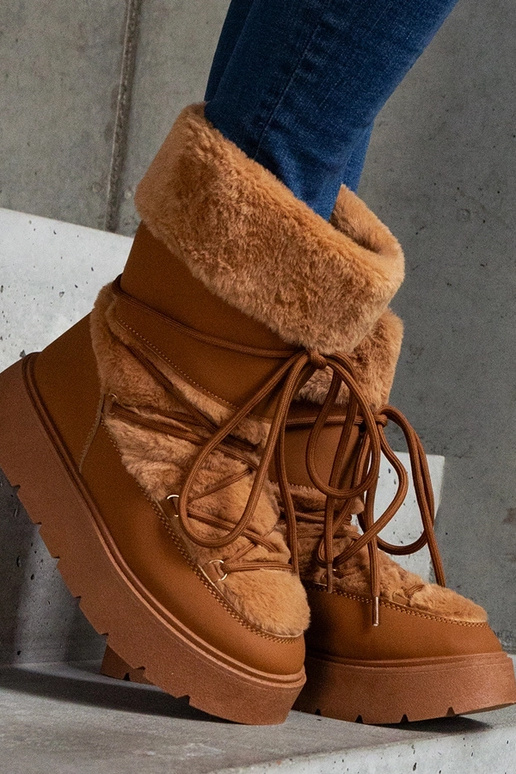 Pruunid isoleeritud nööriga...