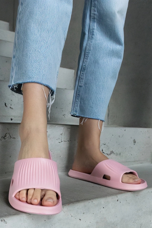 Puidust roosad vahtmaterjalist sussid