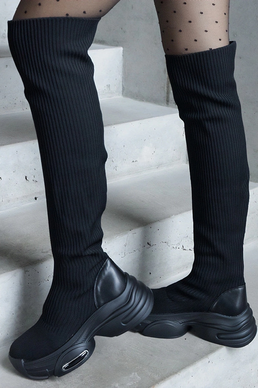 Mustad libistatavad saapad elastse...