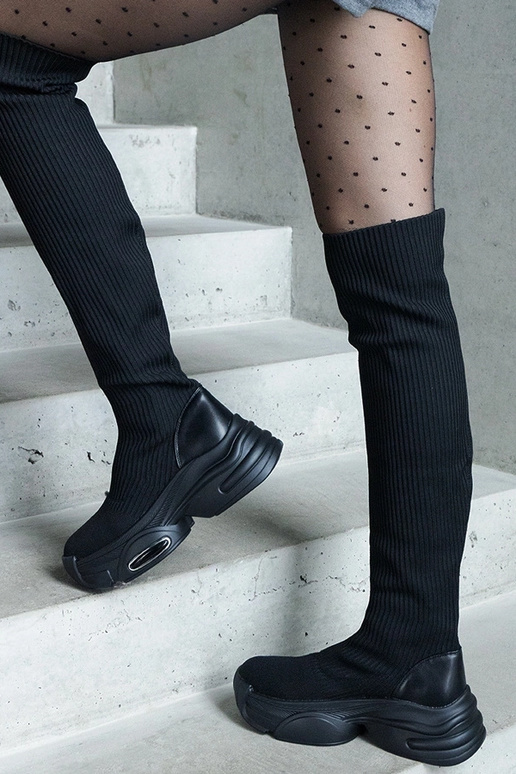 Mustad libistatavad saapad elastse...