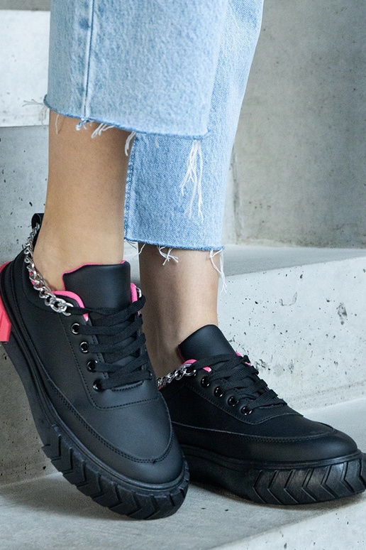 Mustad ketiga Thilda tossud