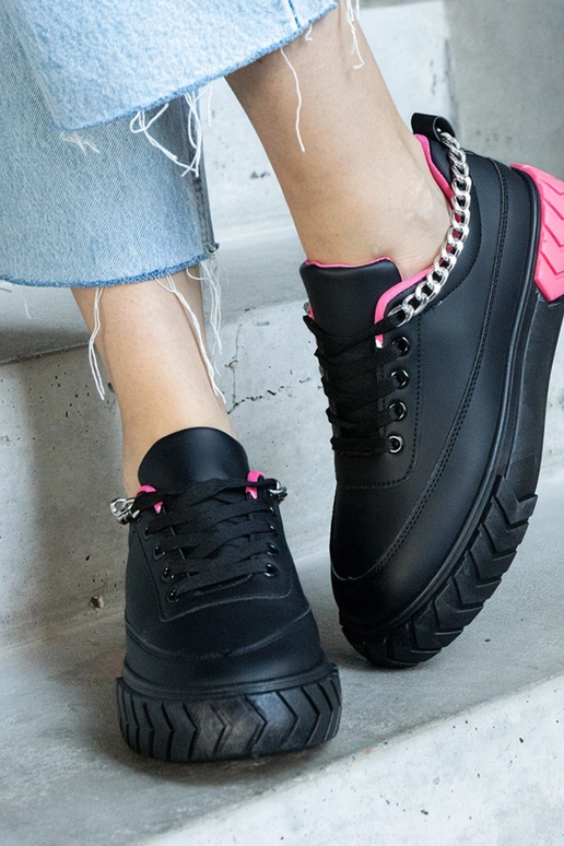 Mustad ketiga Thilda tossud