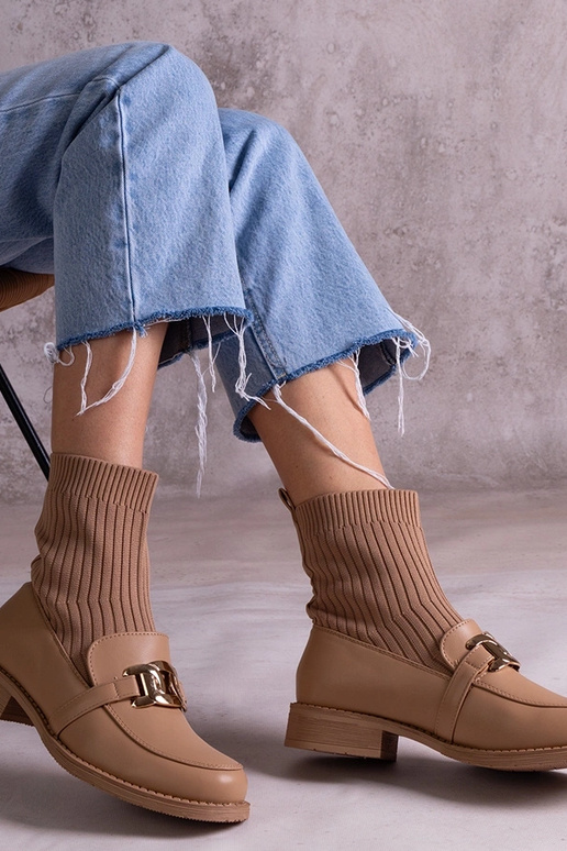 Tumebeežid poolsaapad kangast...