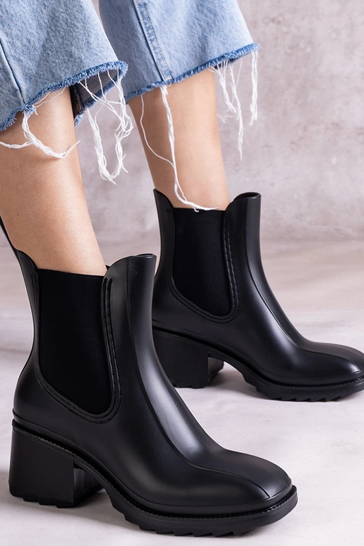 Mustad Surien Wellingtoni saapad