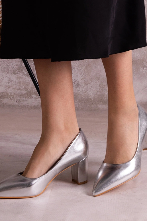 Hõbedased pumbad plokkkontsaga Tunia