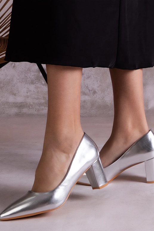 Hõbedased pumbad plokkkontsaga Tunia