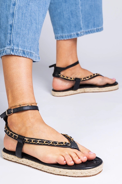 Mustad sandaalid kettidega Varieur