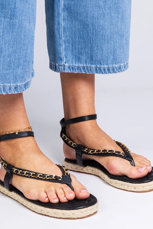 Mustad sandaalid kettidega Varieur