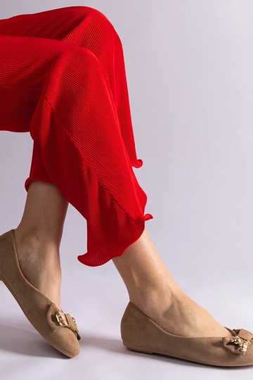 Pruunid balletikorrused,...