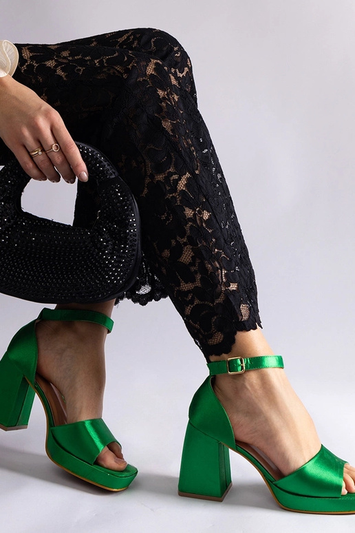 Rohelised satiinist paksud kontsaga...