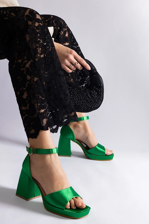 Rohelised satiinist paksud kontsaga...