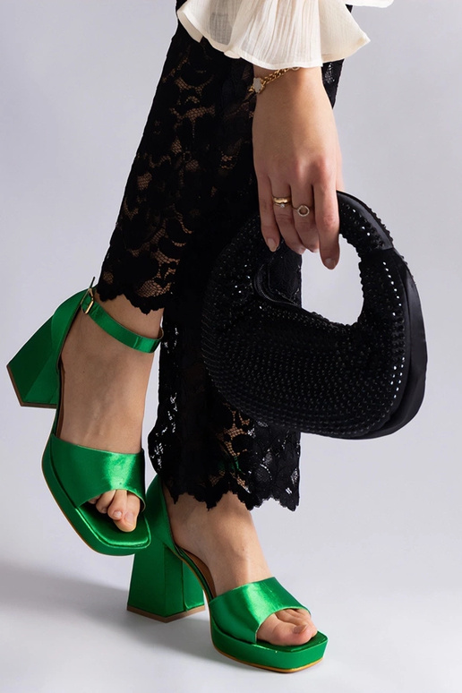 Rohelised satiinist paksud kontsaga...