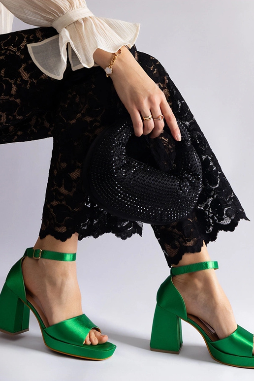 Rohelised satiinist paksud kontsaga...