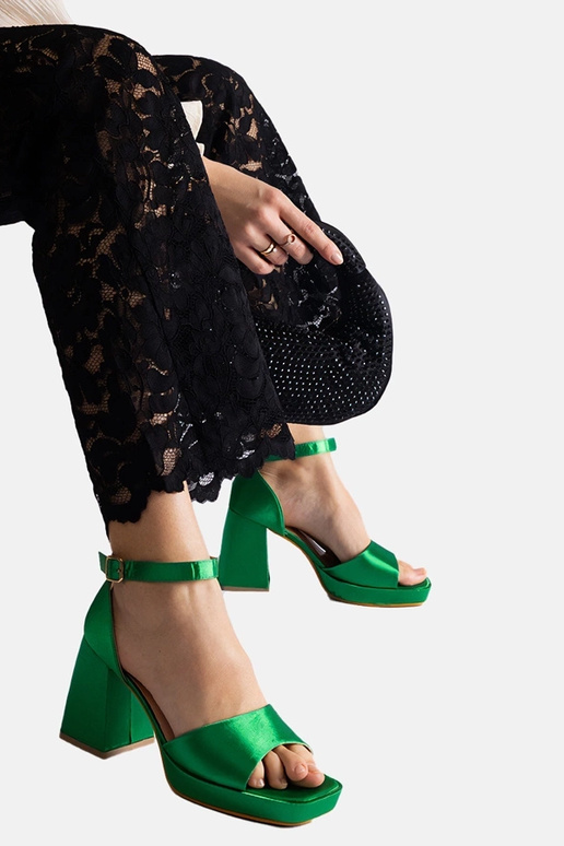 Rohelised satiinist paksud kontsaga...