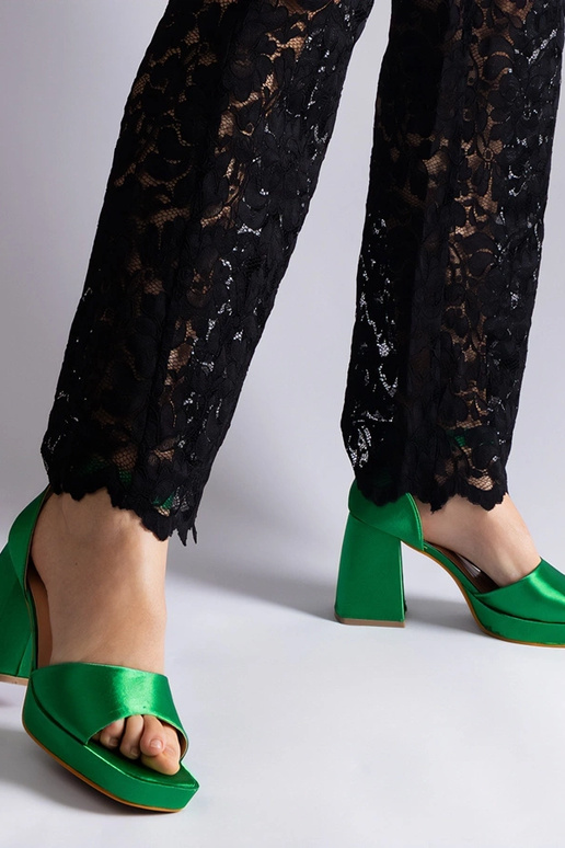 Rohelised satiinist paksud kontsaga...