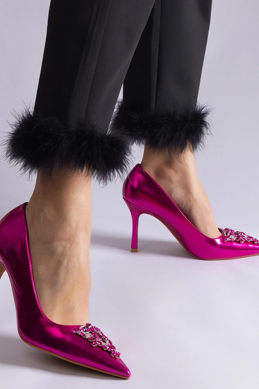 Roosad lakknahast stiletid, mis on...