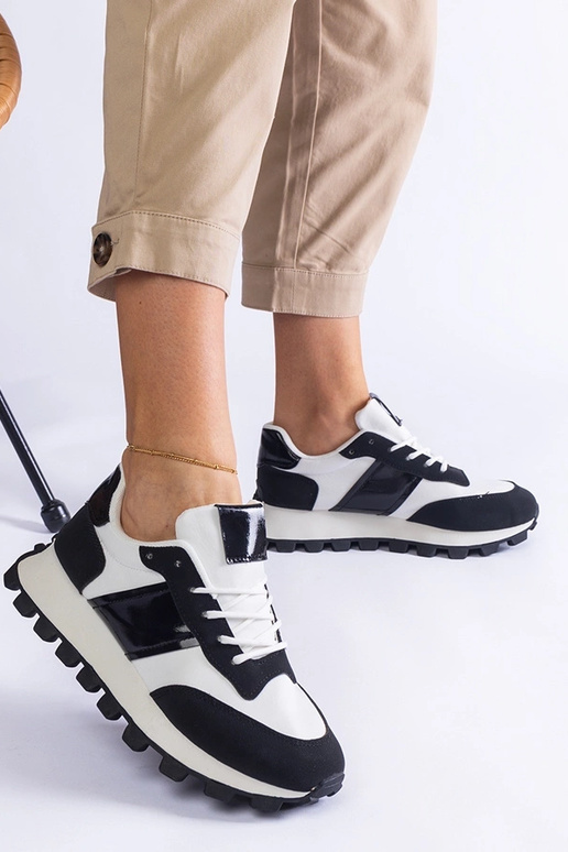 Mustad tossud nähtava Restia kaitsega Mustad tossud nähtava Restia kaitsega