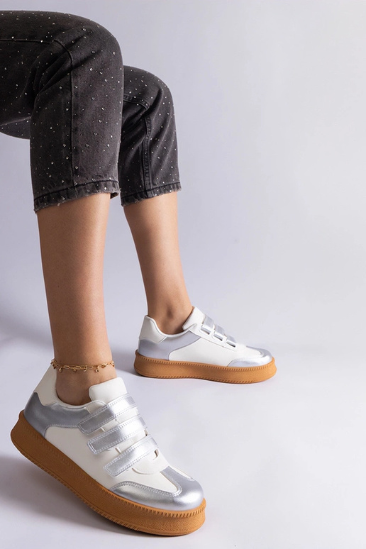 Hõbedased tossud takjakinnitusega Mena Hõbedased tossud takjakinnitusega Mena