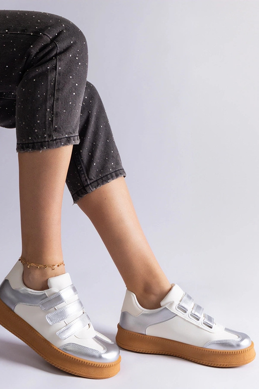 Hõbedased tossud takjakinnitusega Mena Hõbedased tossud takjakinnitusega Mena