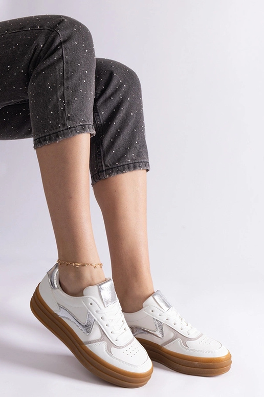 Valged ja hõbedased tossud... Valged ja hõbedased tossud...