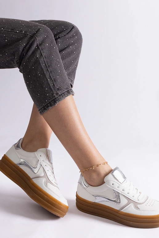 Valged ja hõbedased tossud... Valged ja hõbedased tossud...