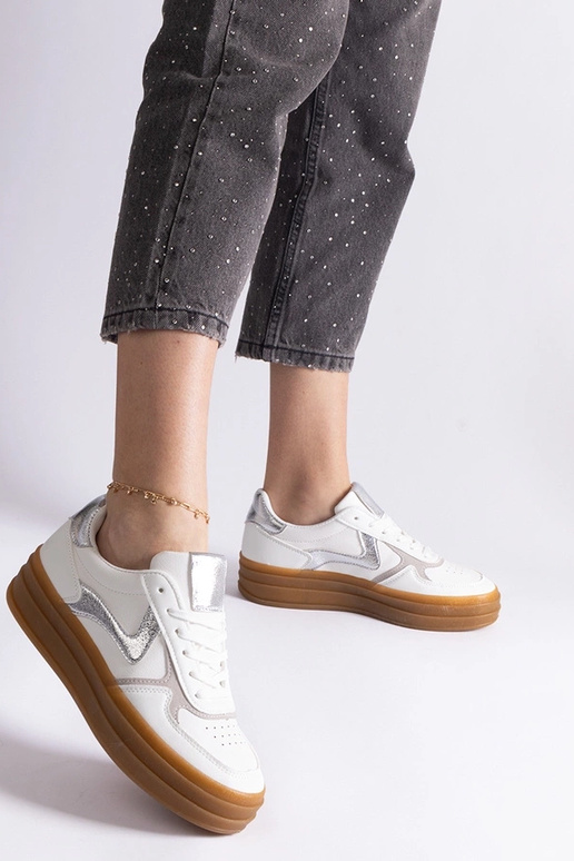 Valged ja hõbedased tossud... Valged ja hõbedased tossud...